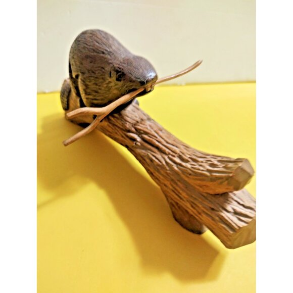 Vintage Carved Wood Art Detailed Beaver on a Log signed E. Hirt 8" x 4" - Picture 4 of 15